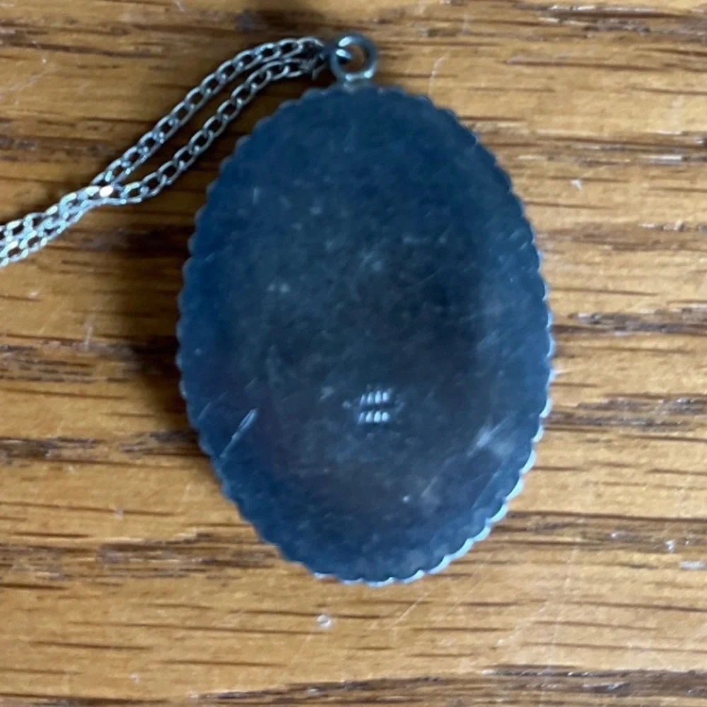 Vintage Etched Floral Pendant Necklace Oval Silver Tone‎ Unique